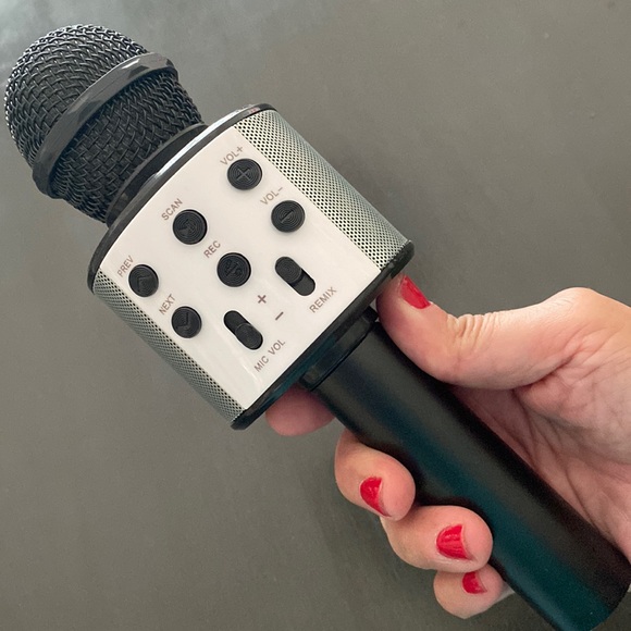 Merkury Wireless Bluetooth Karaoke Microphone- Used - Picture 2 of 6